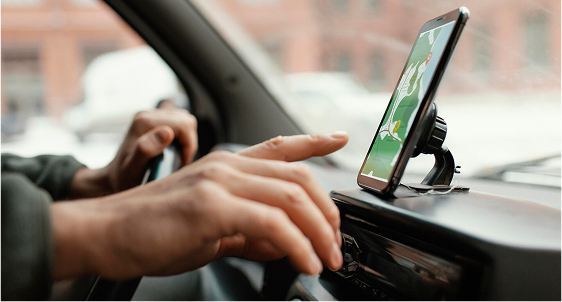 Phone mount in car